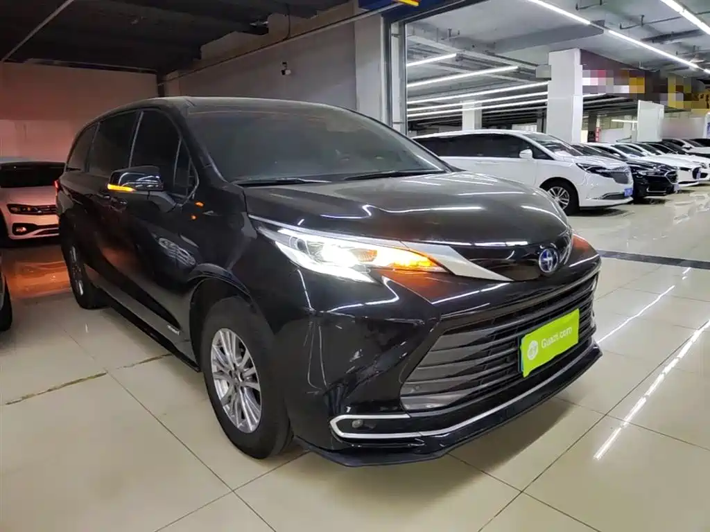Фото 4 - Toyota Sienna