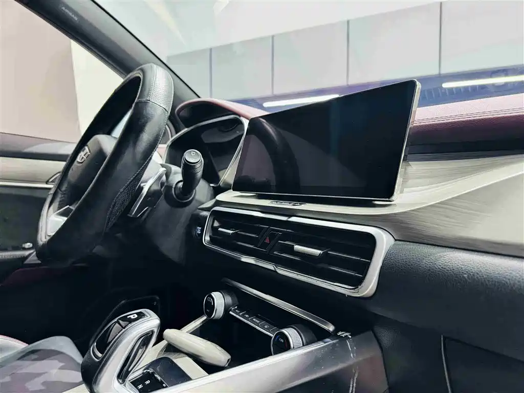 Фото 26 - Geely Coolray