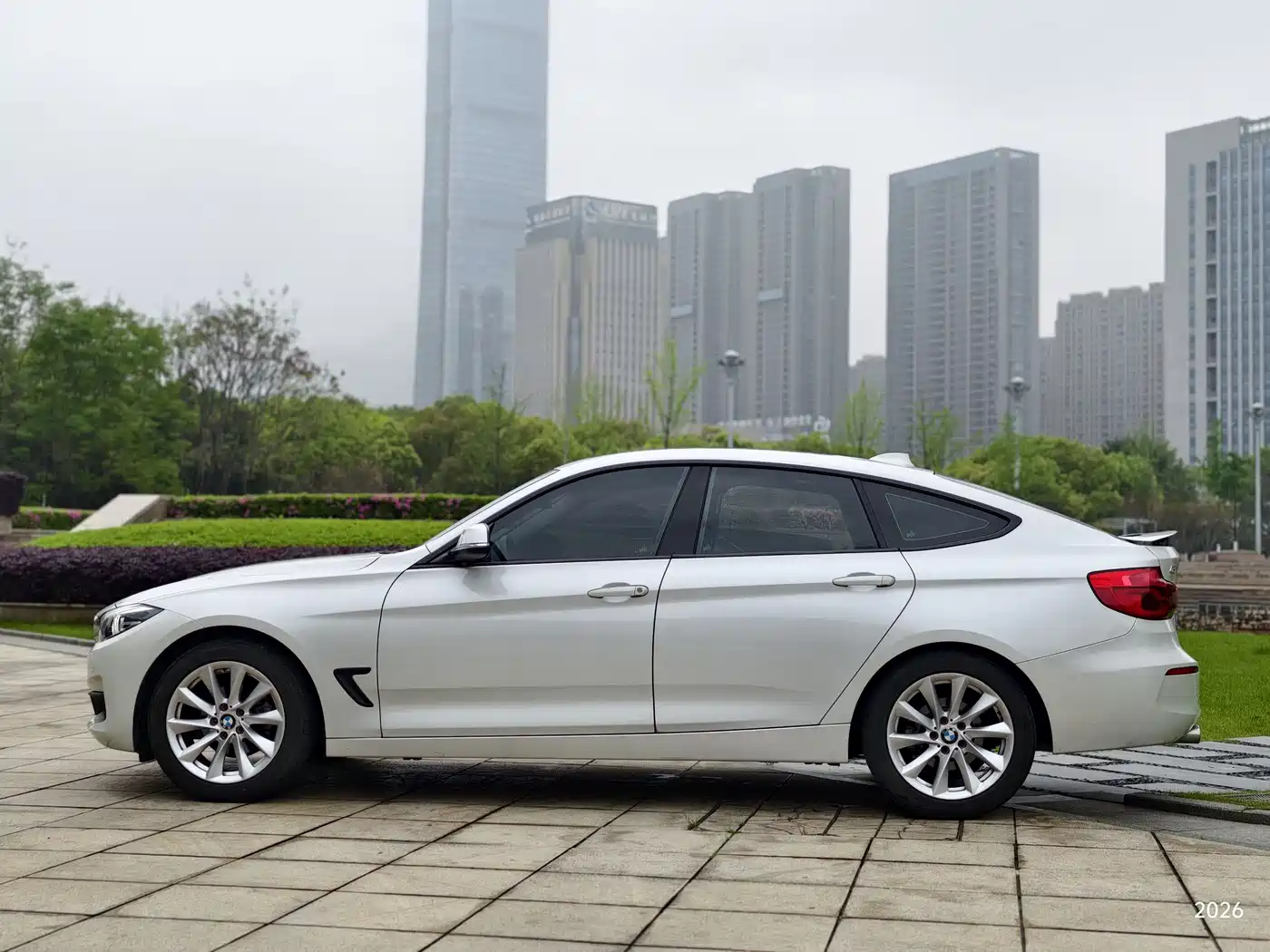 BMW 3 Series GT 2019 320i Fashion Model фото 3