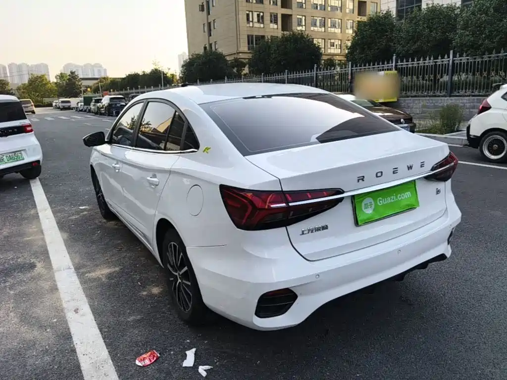 Фото 5 - Roewe i5