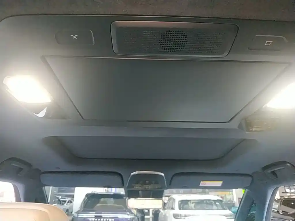ZEEKR 009 2025 2024 6-seat Executive AWD 108kWh