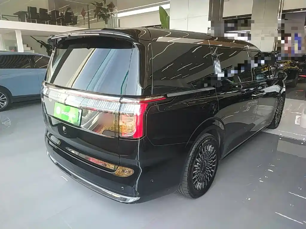 ZEEKR 009 2025 2024 6-seat Executive AWD 108kWh