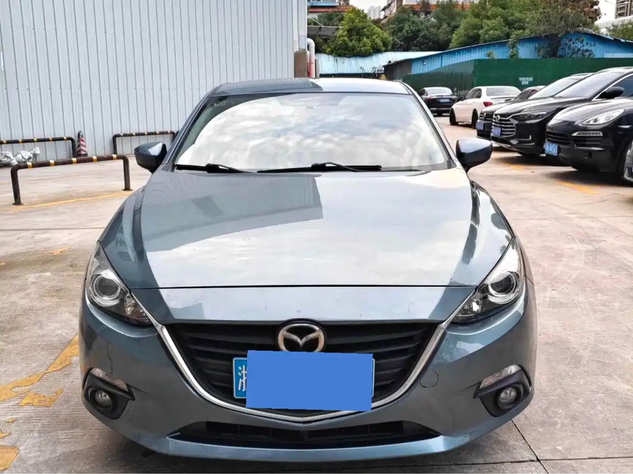 Фото 2 - Mazda Mazda 3