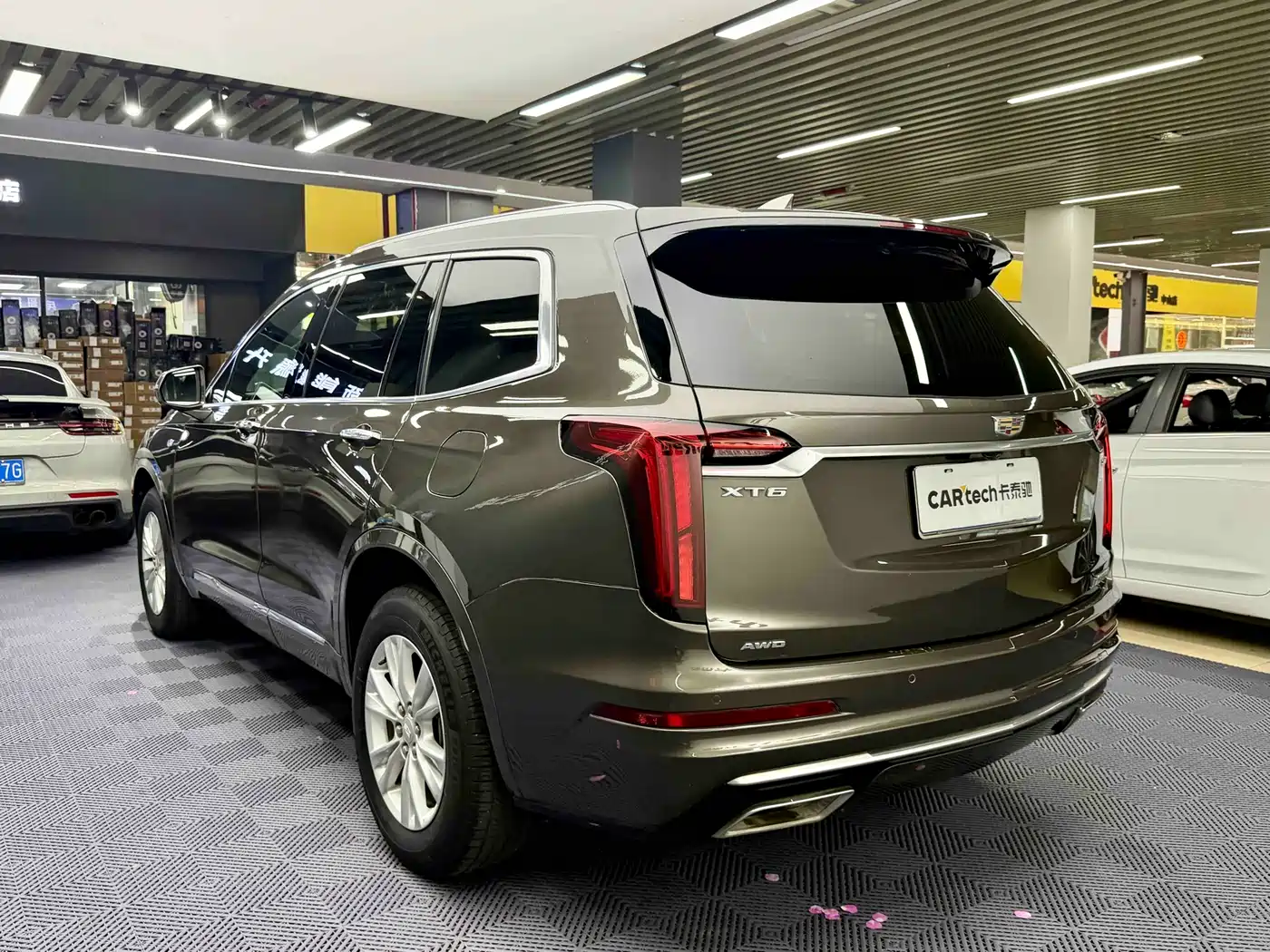 CADILLAC XT6