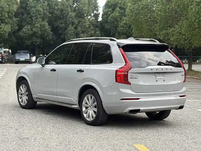 Photo 10 - Volvo XC90