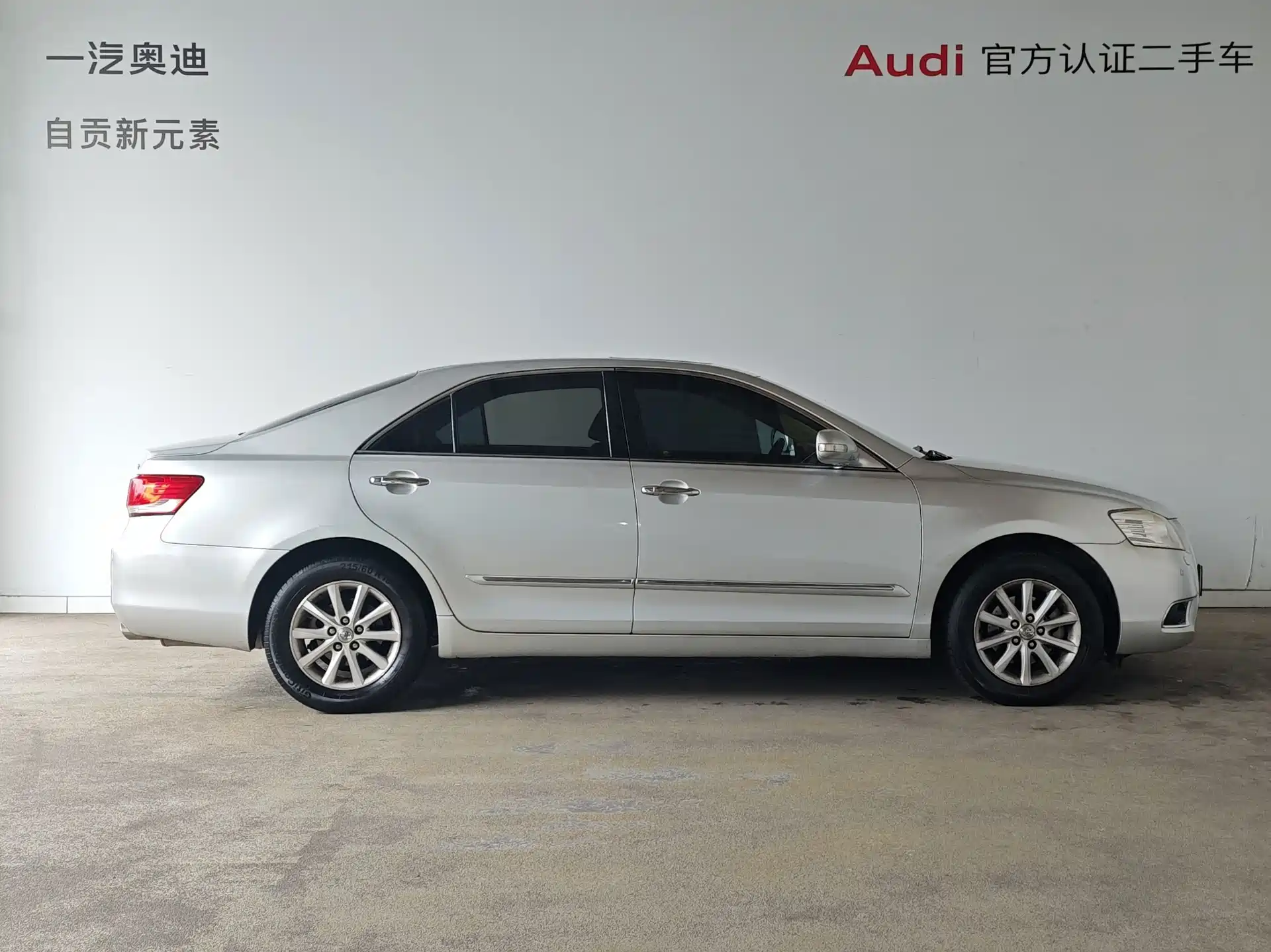 Photo 2 - Toyota Camry