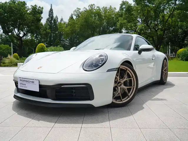 Porsche 911 2025