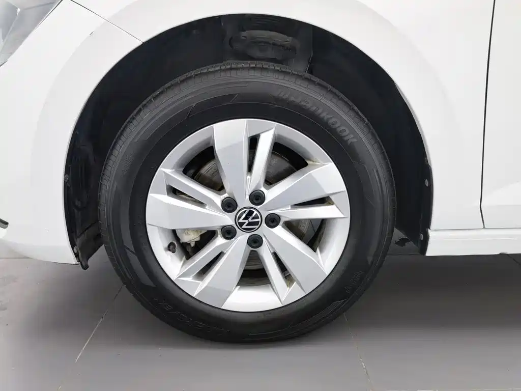 صورة 17 - Volkswagen Polo