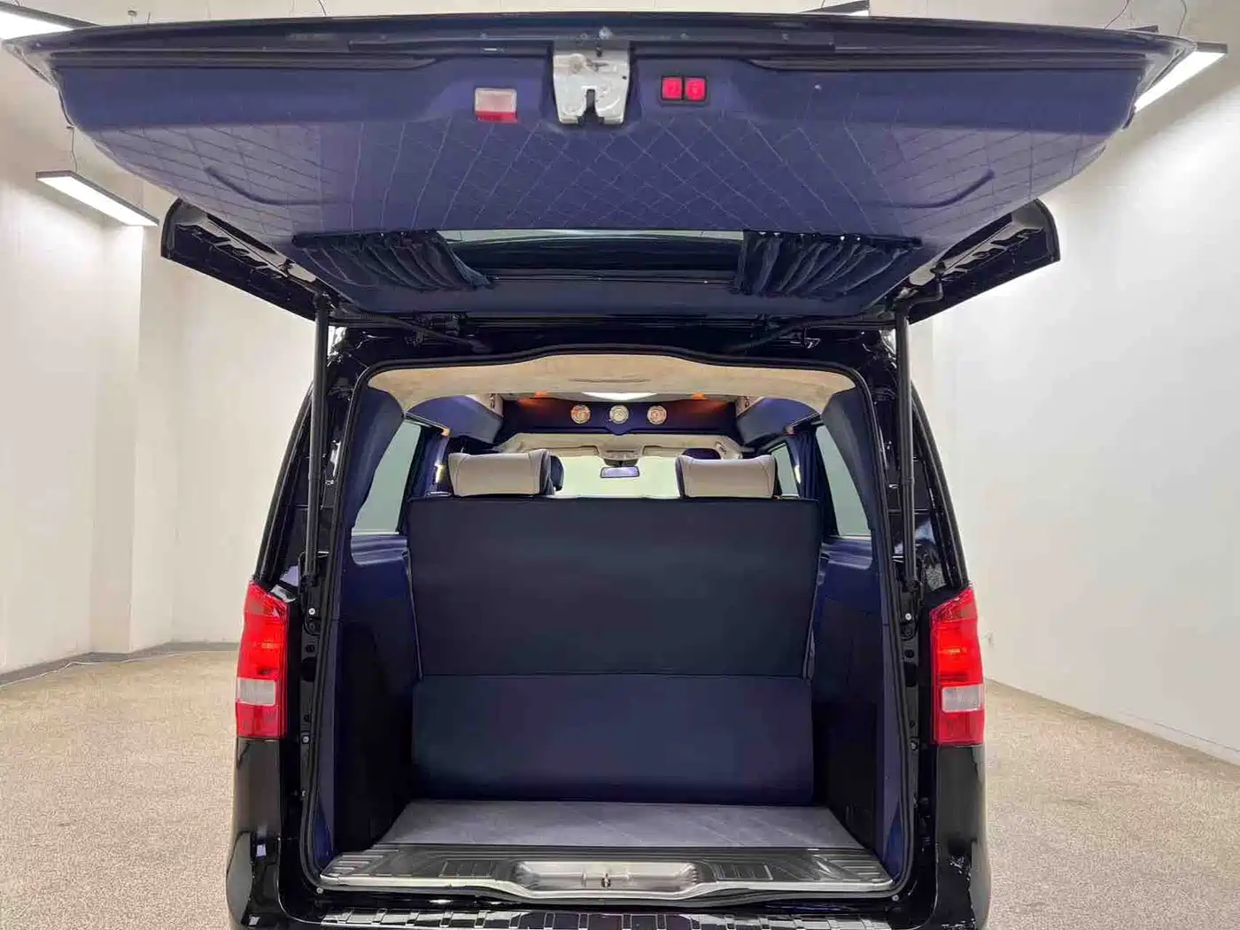 Mercedes-Benz Vito 2018 2.0T Elite Edition 7-seater China VI фото 26