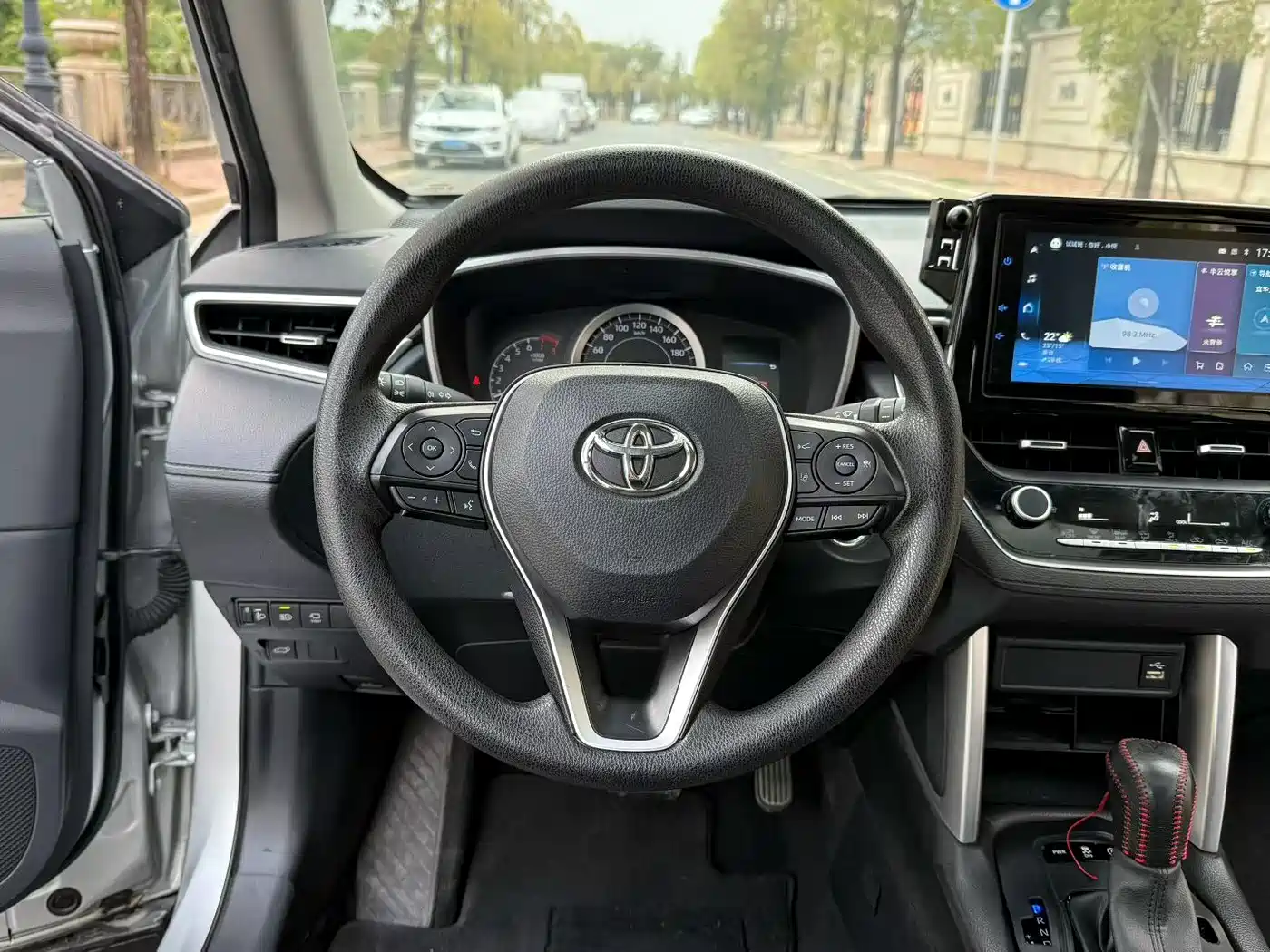 Toyota Frontlander 2022 2.0L CVT Luxury PLUS Edition фото 9