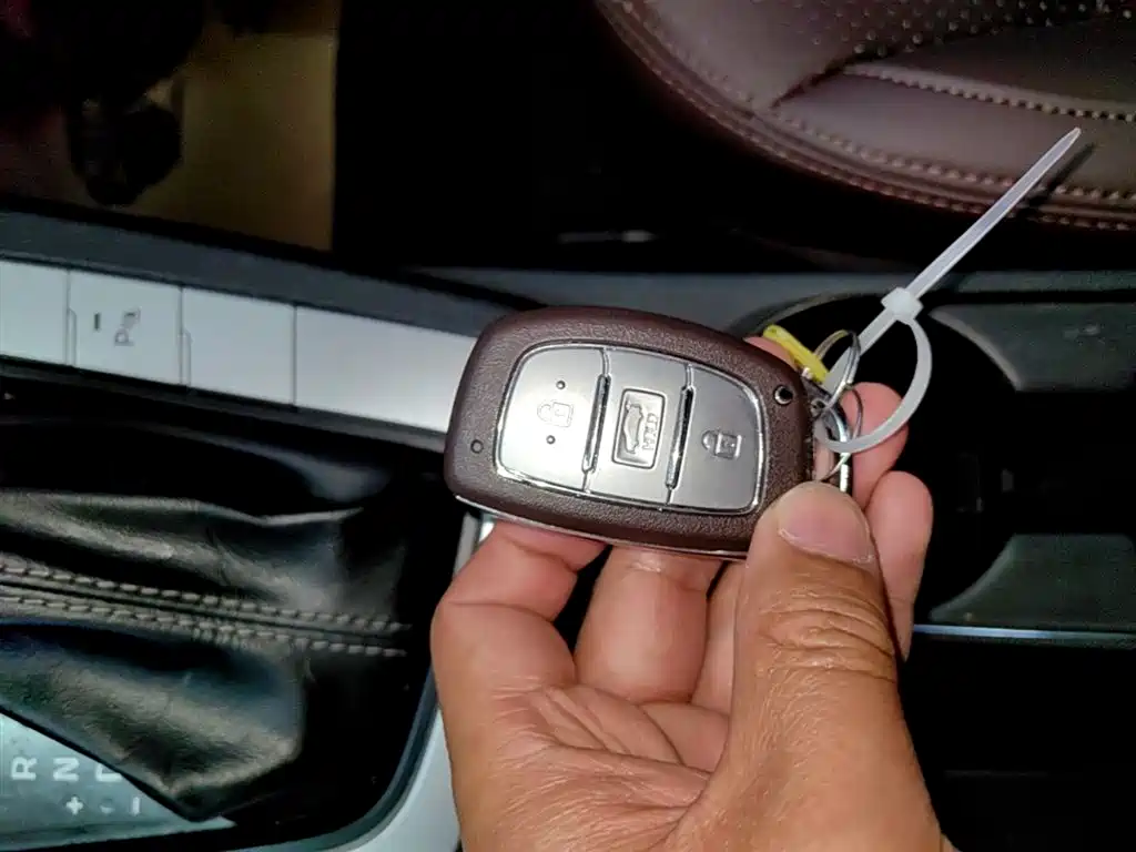 Hyundai Elantra 2016 1.6L Auto Smart·Luxury Edition фото 9