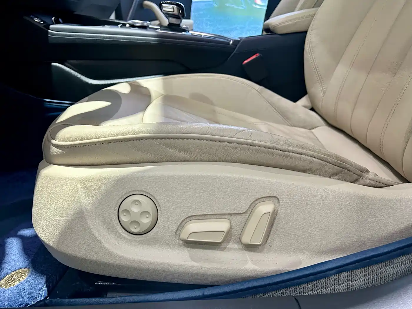 Фото 34 - Audi A4L