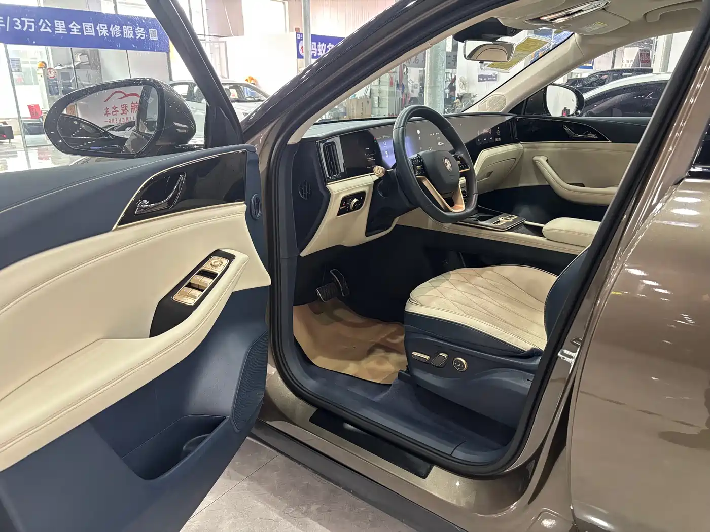 Hengchi 5 2022, Ultra Luxury Edition — автомобиль под заказ из Японии, фото 7