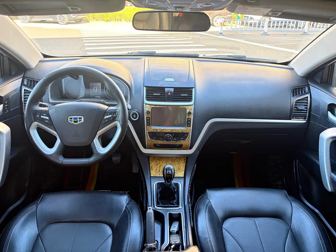 Фото 10 - Geely Emgrand