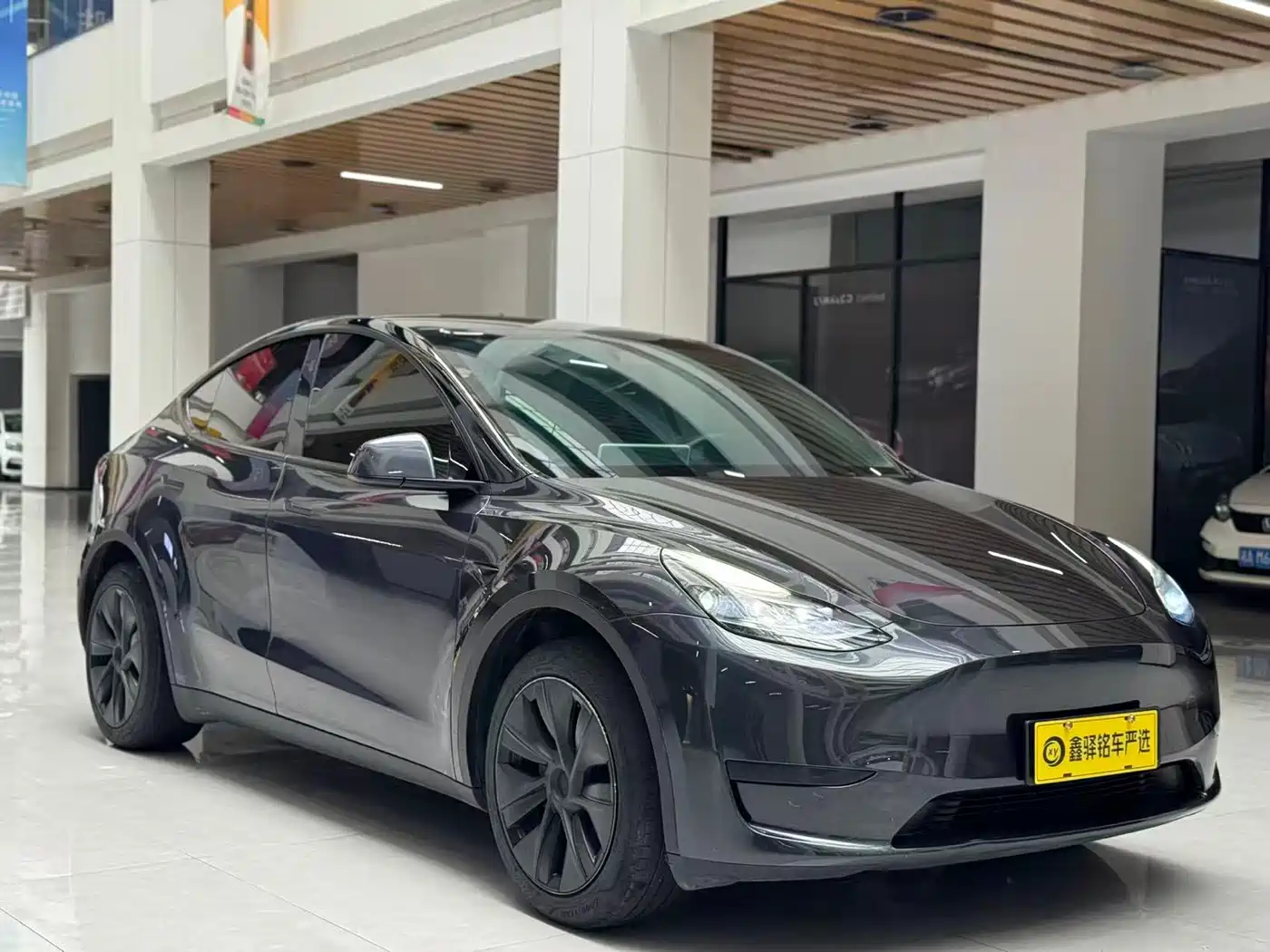 TESLA MODEL Y