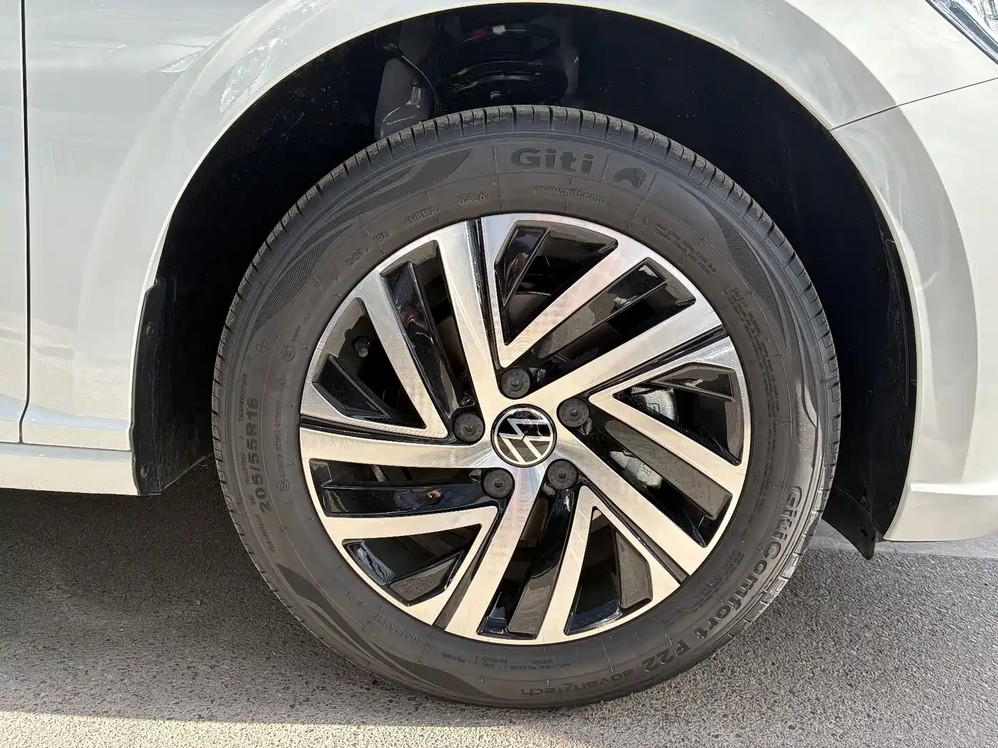Volkswagen Lavida 2026 1.5L Auto 5 Million Edition фото 15