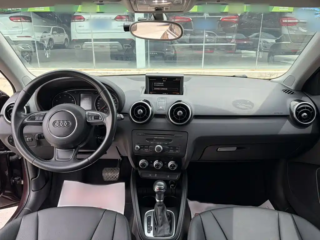 Audi A1 2015 2014 30 TFSI Sportback Comfort