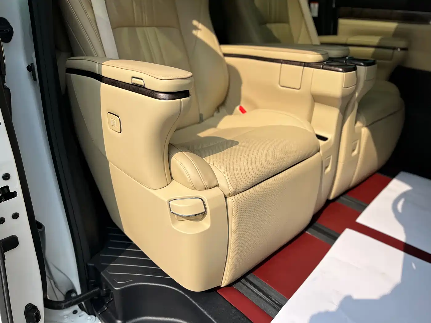 Toyota Alphard 2021 Hybrid 2.5L Premium фото 29