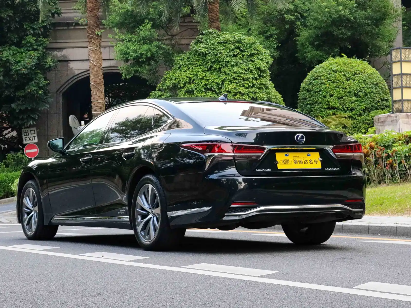 Фото 13 - Lexus LS