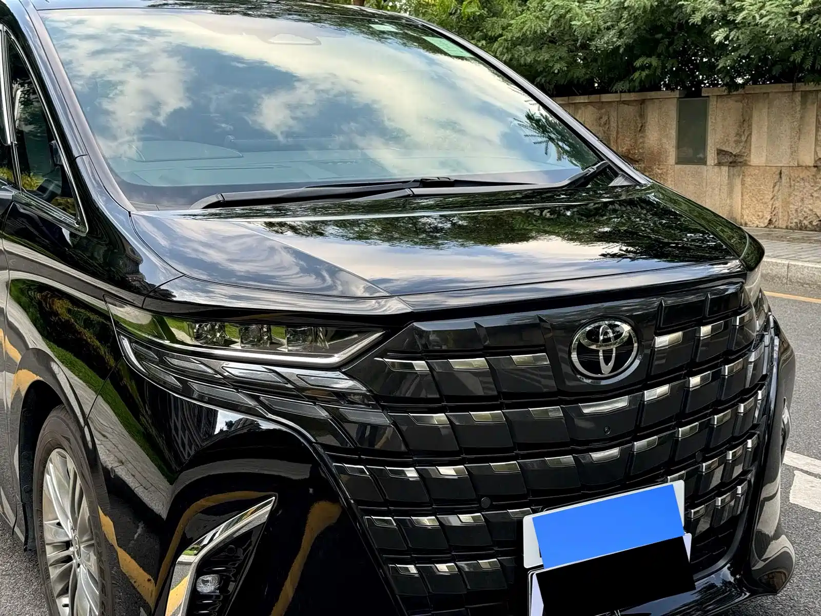 Photo 6 - Toyota Alphard