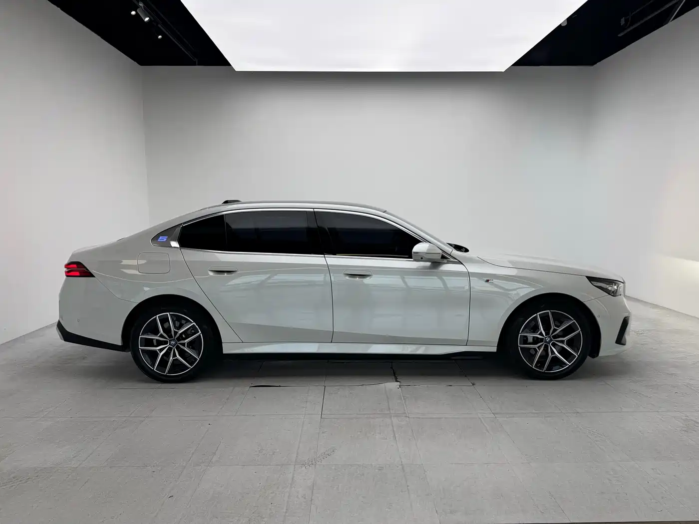 BMW i5 2024 2024 eDrive 35L Premium Model M Sport Package