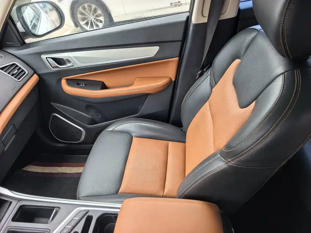 Фото 11 - Geely Emgrand X6
