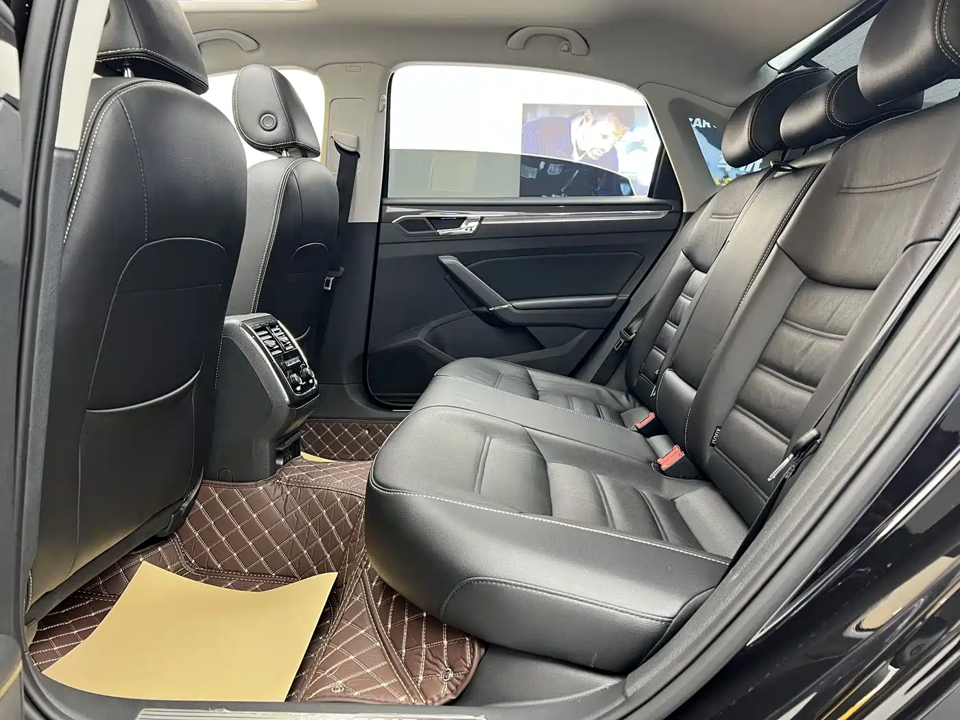 Volkswagen Passat 2017 330TSI DSG Luxury фото 9