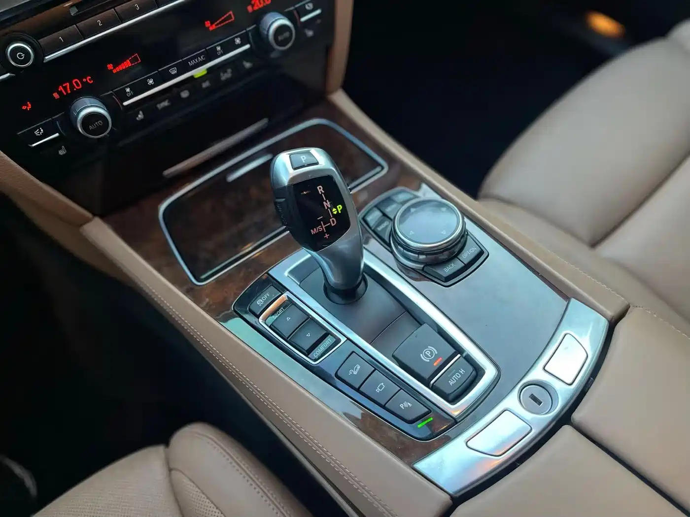BMW 7 Series 2013 750Li xDrive фото 19