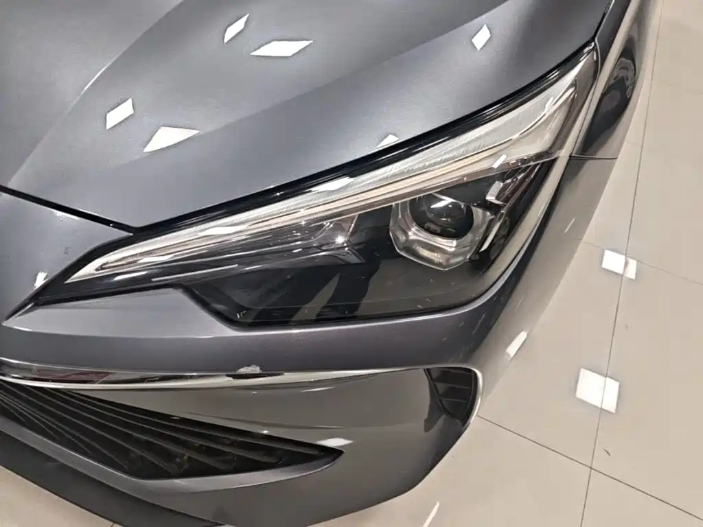 Фото 24 - Roewe i5