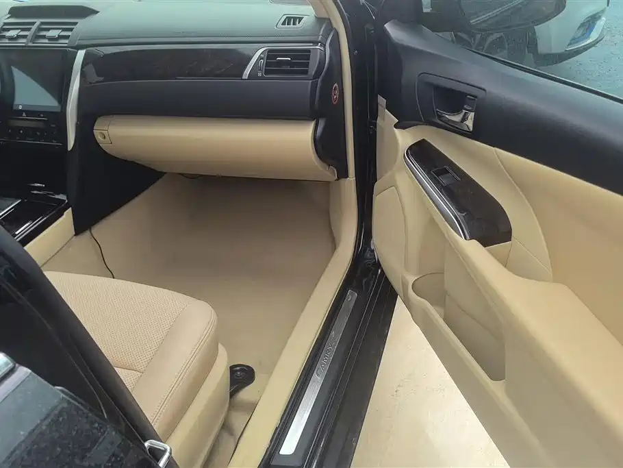 Toyota Camry 2015 2.0E Elite Edition фото 8