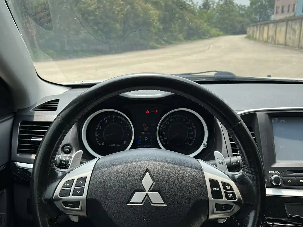 Mitsubishi Lancer EX 2012 Classic 2.0L CVT Black & White Edition фото 5