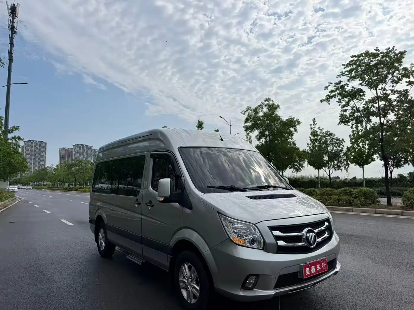 Foton Tuyano 2023 2023 2.0T Passenger Luxury Manual Long Wheelbase Medium Roof Single Rear Tire 9-Seater (Commercial)