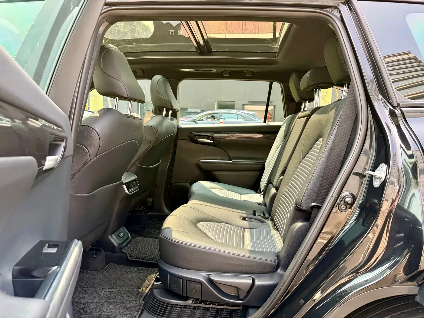 Toyota Crown Kluger 2024 2.5L HEV 4WD Luxury Edition фото 19
