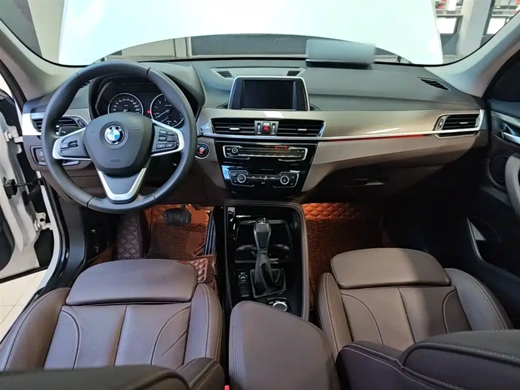 BMW X1 2018 sDrive18Li Premium Model фото 10