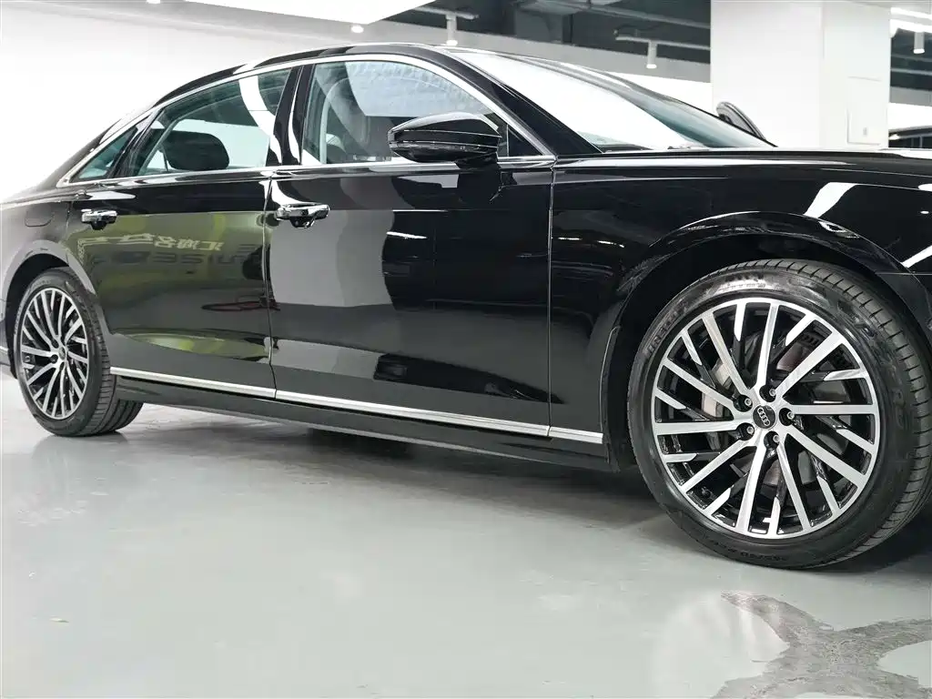 Audi A8 2023 A8L 50 TFSI quattro Exclusive фото 14