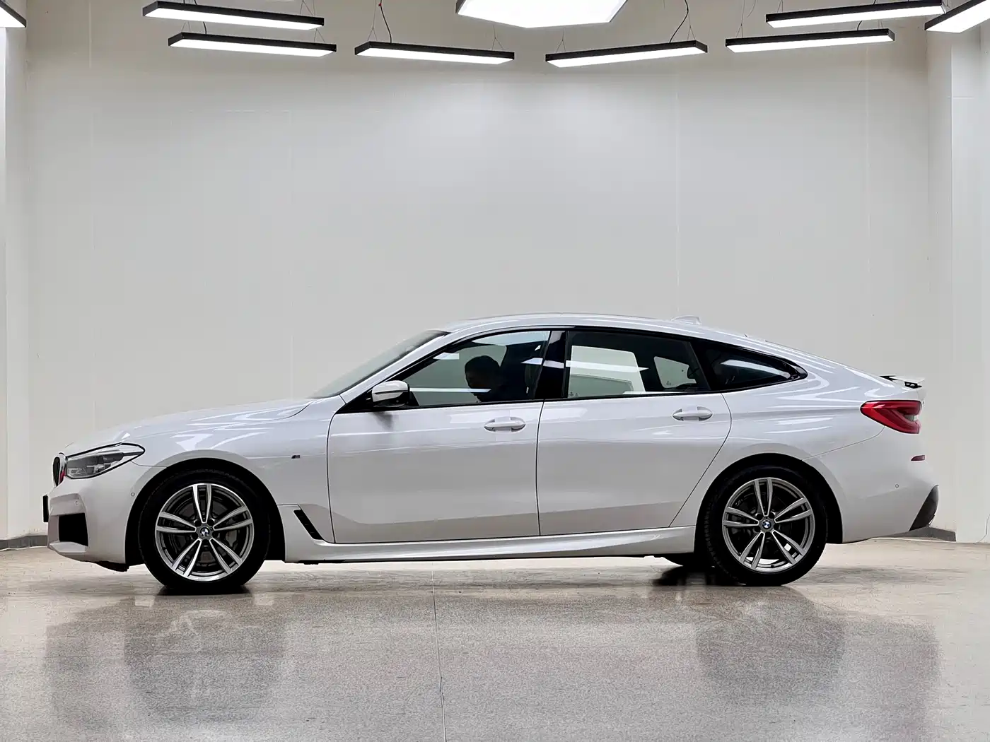 BMW 6 Series GT 2019 630i M Sport Package фото 4