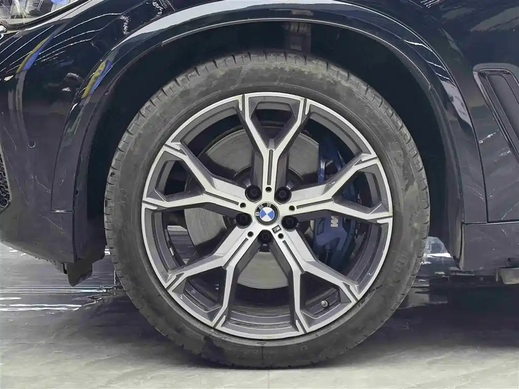 BMW X5 (Import) 2019 xDrive40i Exclusive M Sport Package фото 4