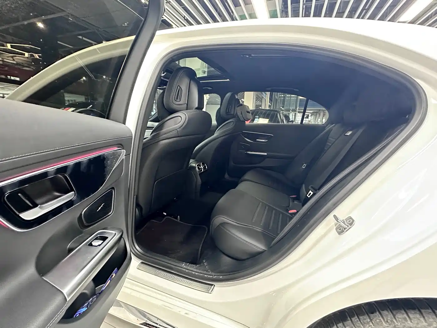 Mercedes-Benz C-Class 2023 Facelift C 200 L Sport Edition фото 7