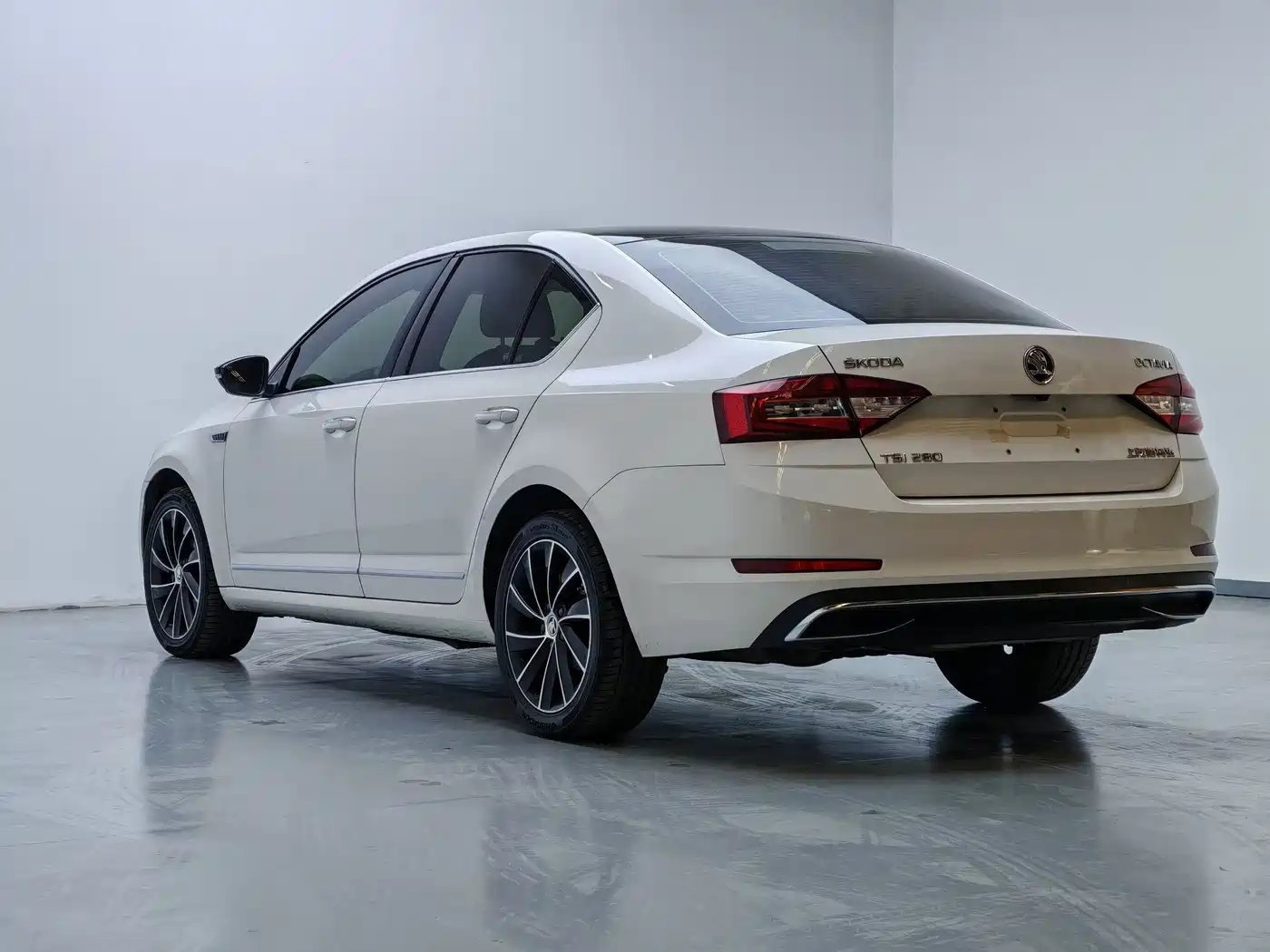 Škoda Octavia 2018 TSI280 DSG Luxury Edition фото 10