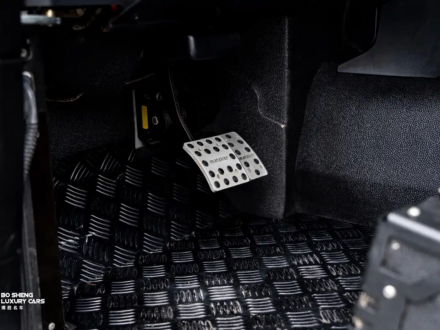 Land Rover Defender фото 15