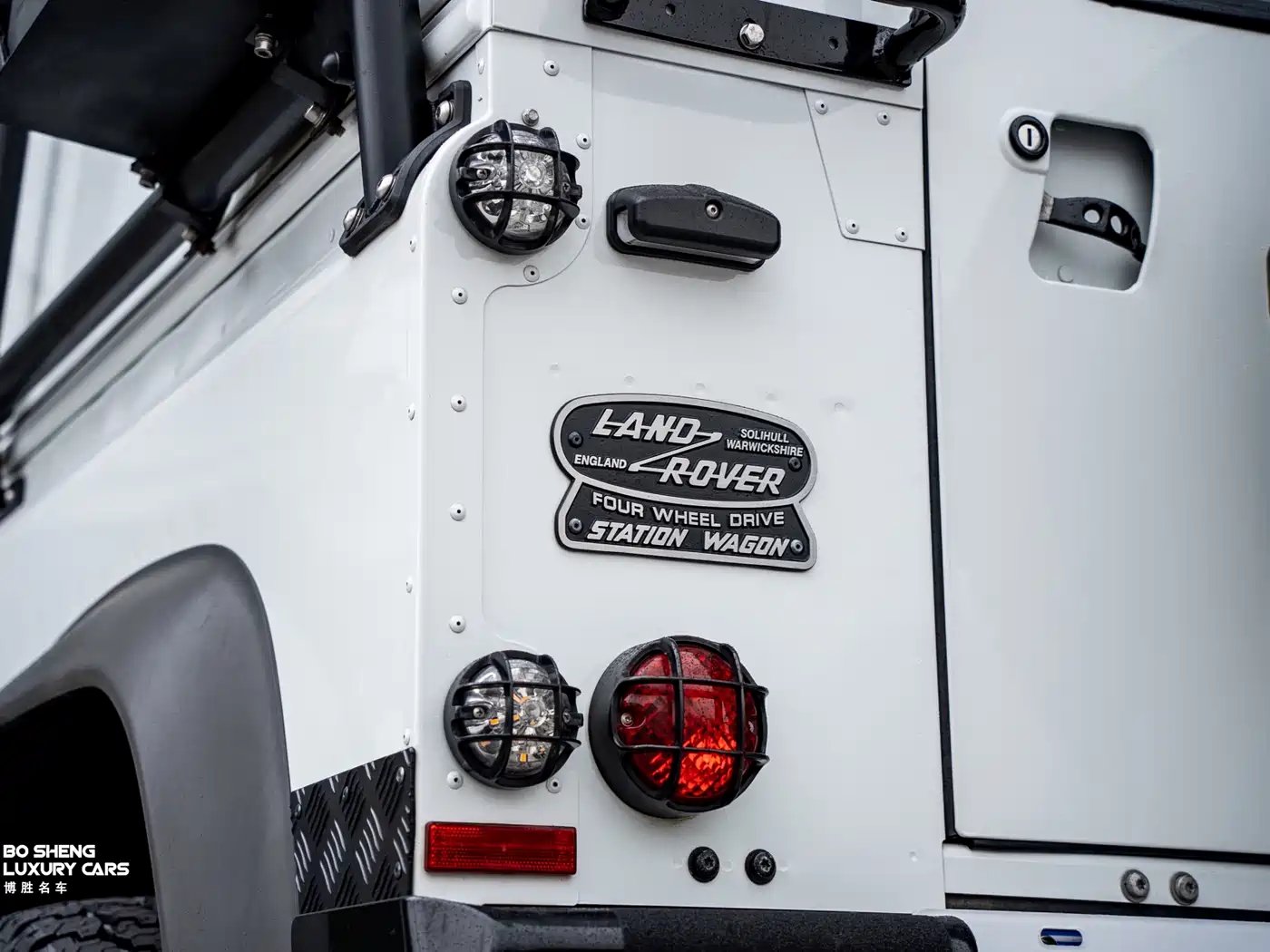 Land Rover Defender фото 30