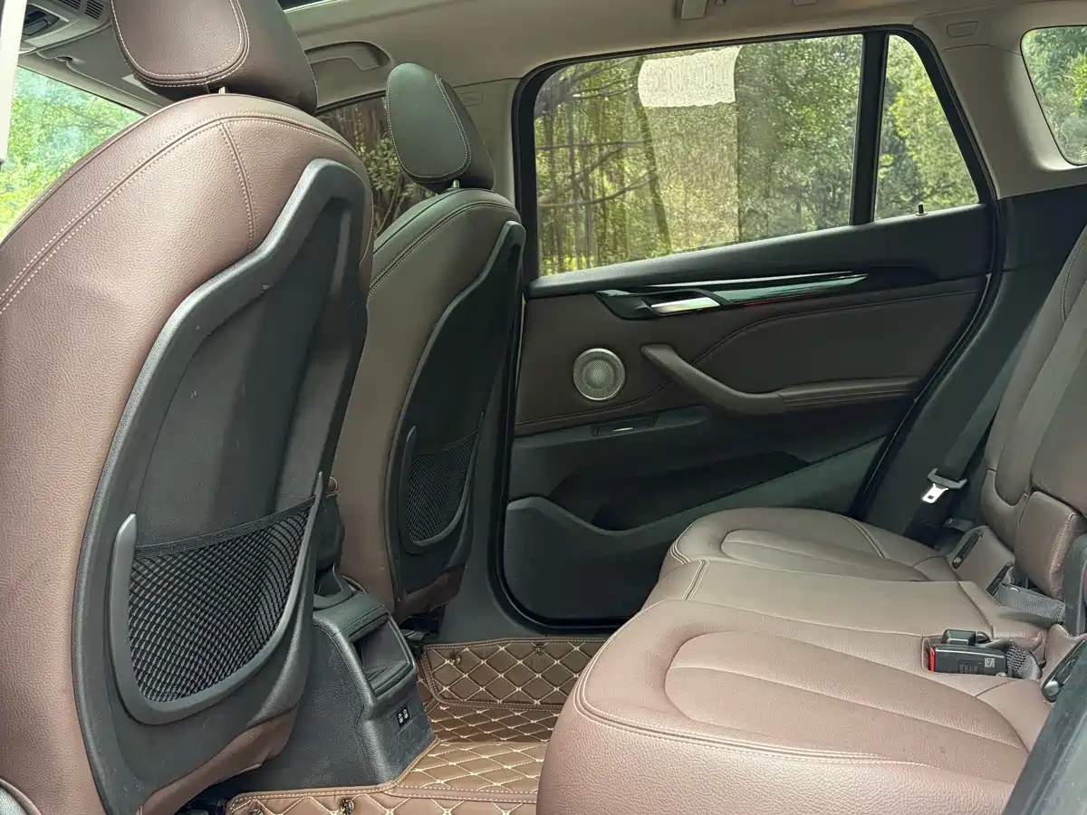 BMW X1 2022 sDrive20Li Fashion фото 11