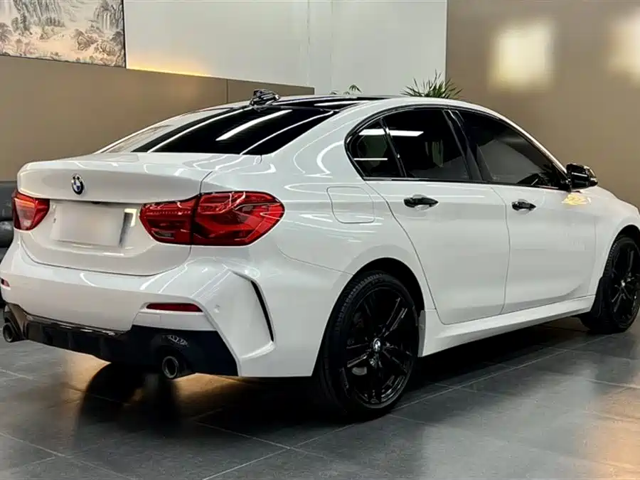 BMW 1 Series 2022 125i M Sport Shadow Edition фото 9