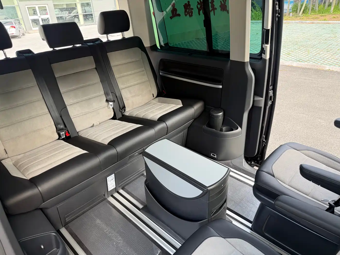 Volkswagen Multivan 2017 2017 2.0TSI AWD Premium Edition 7-Seater