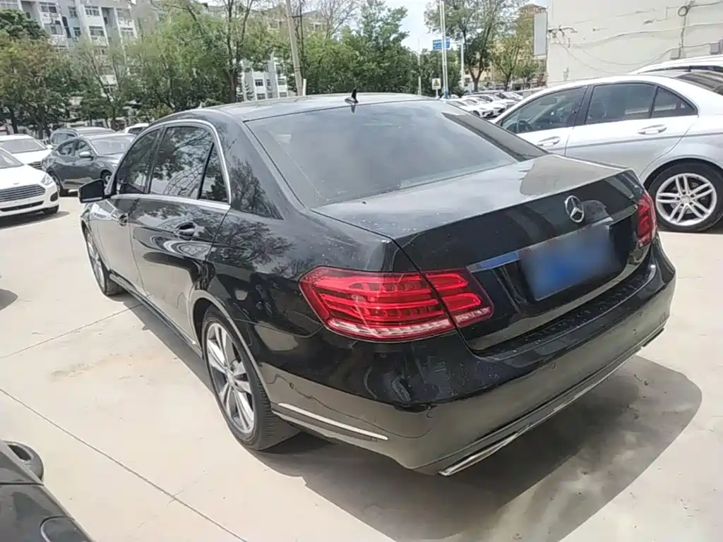 صورة 5 - Mercedes-Benz E-Class