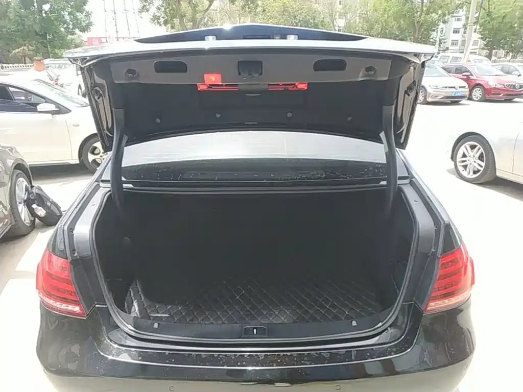 صورة 19 - Mercedes-Benz E-Class