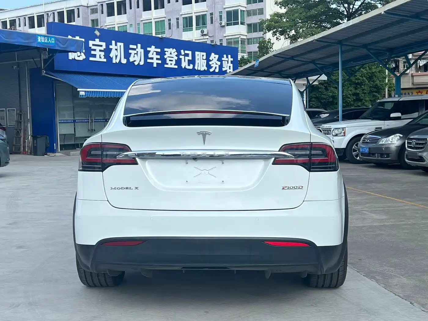 TESLA MODEL X