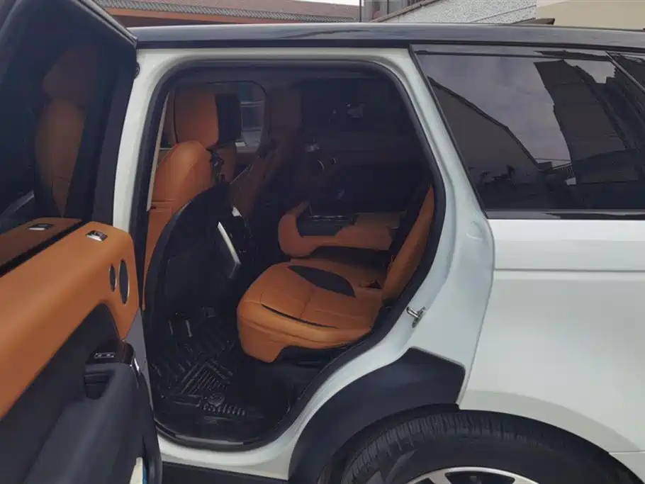 Land Rover Range Rover Sport 2022 3.0 L6 Gloss Black Edition фото 11