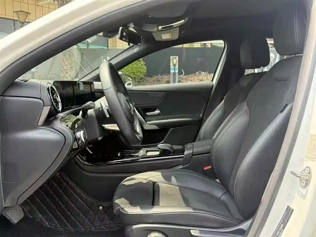 Mercedes-Benz A-Class 2019 A 180 L Sport Sedan фото 6
