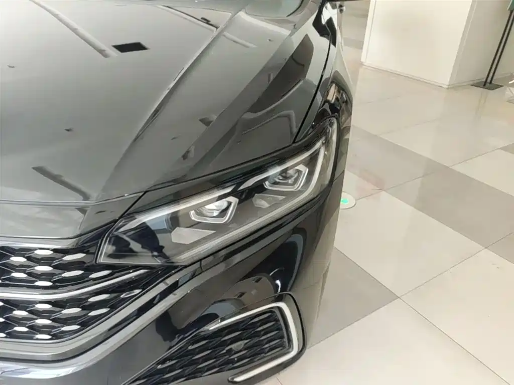 Volkswagen Passat 2022 330TSI Starlight Luxury Edition фото 24